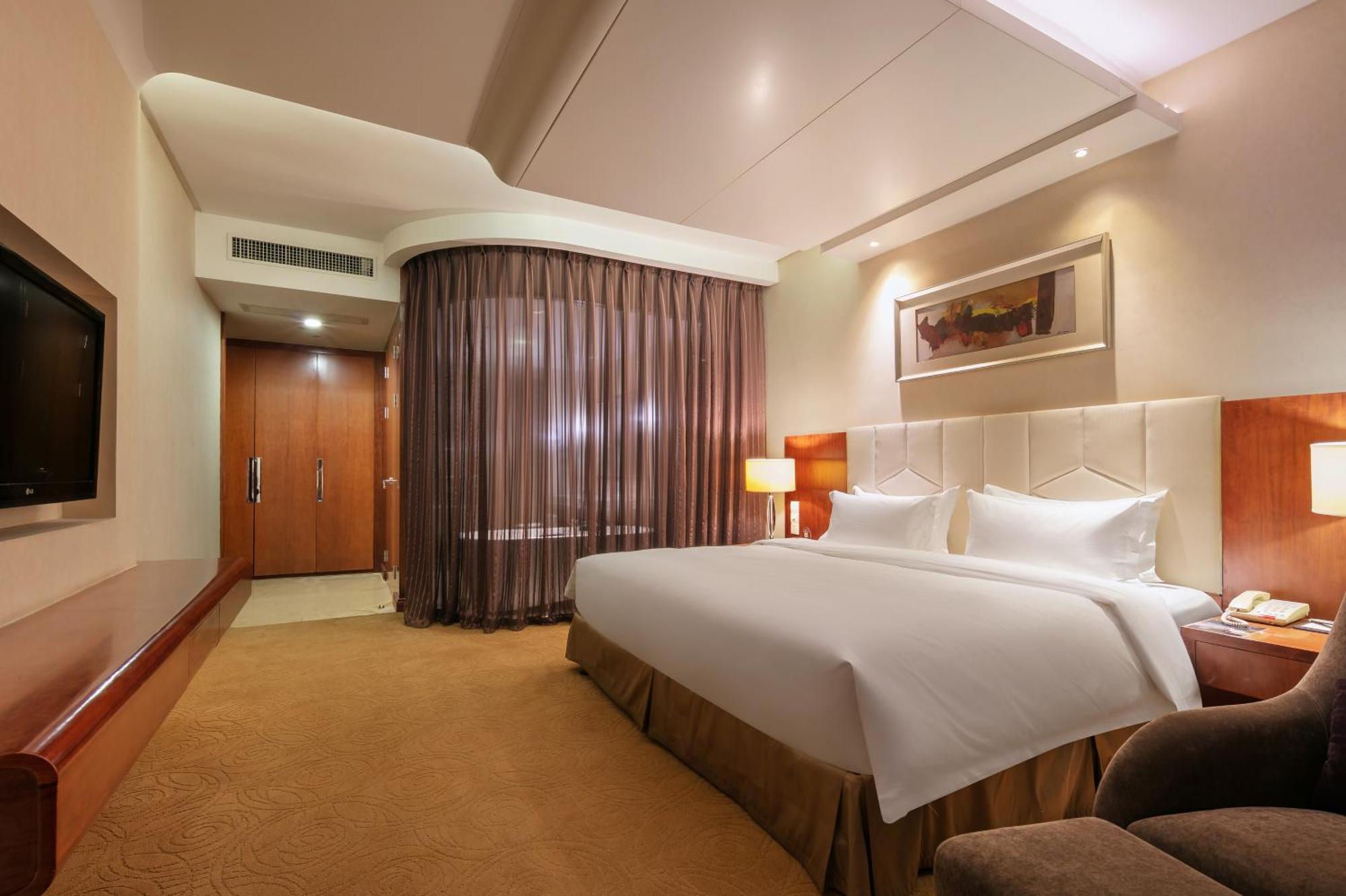Executive Suite,1646347521:JPEG